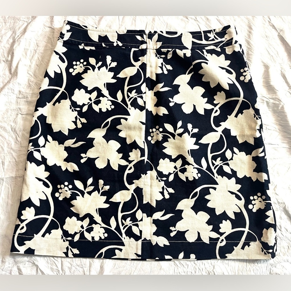 Banana Republic Floral Dark Blue and White Women's Skirt Size 12 - Picture 9 of 10
